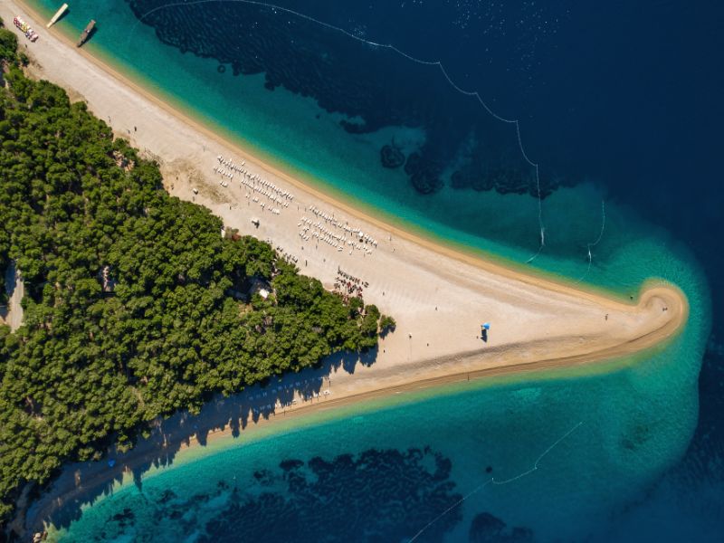 Plage de sable Zlatni Rat