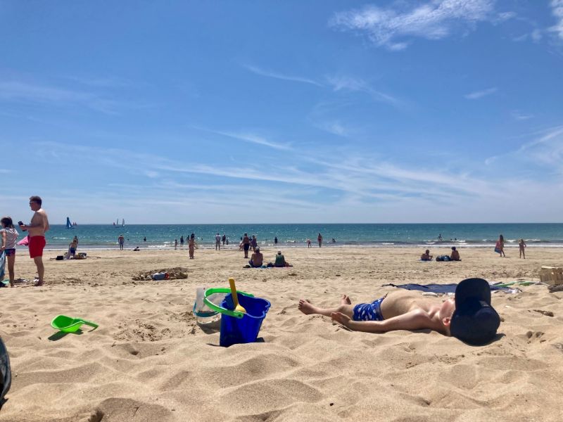 Profiter du soleil sur la Plage de Grenettes