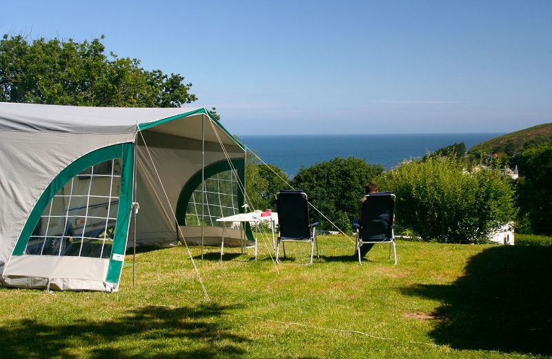 Vacances au bord de la mer sur cet emplacement avec vue au camping Sandaya L’Anse du Brick